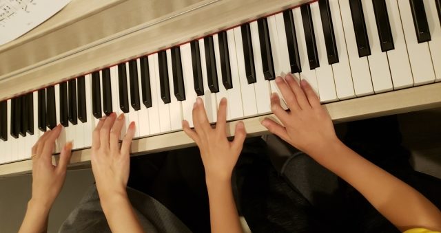 ピアノ連弾