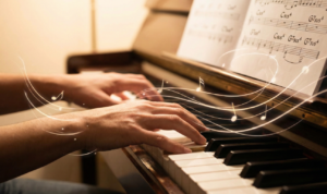 ピアノを弾く手元