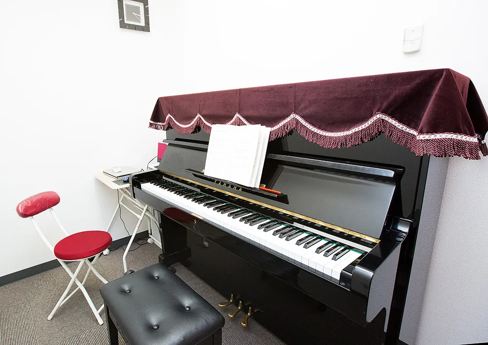 クラブナージ音楽教室今池店のアップライトピアノ