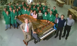 ファツィオリのピアノ組み立て職人